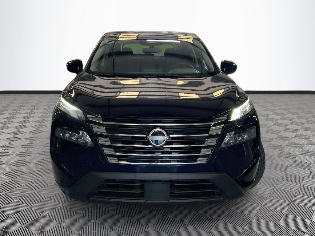 Used 2025 Nissan Rogue SV FWD image 2