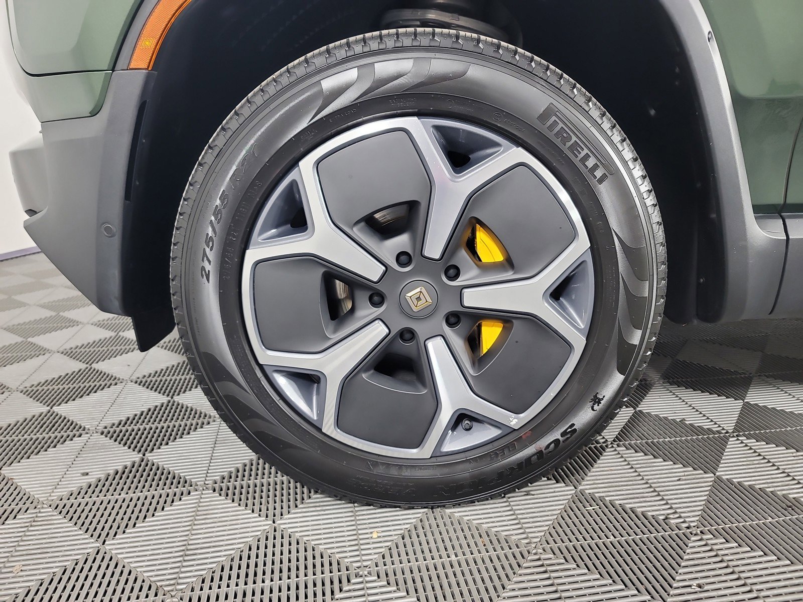Used 2024 Rivian R1S Adventure AWD/4WD image 9