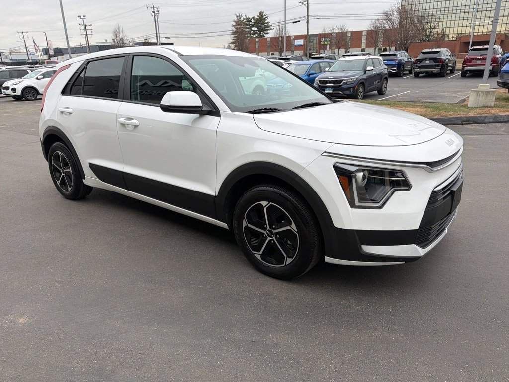 Certified 2025 Kia Niro LX image 4