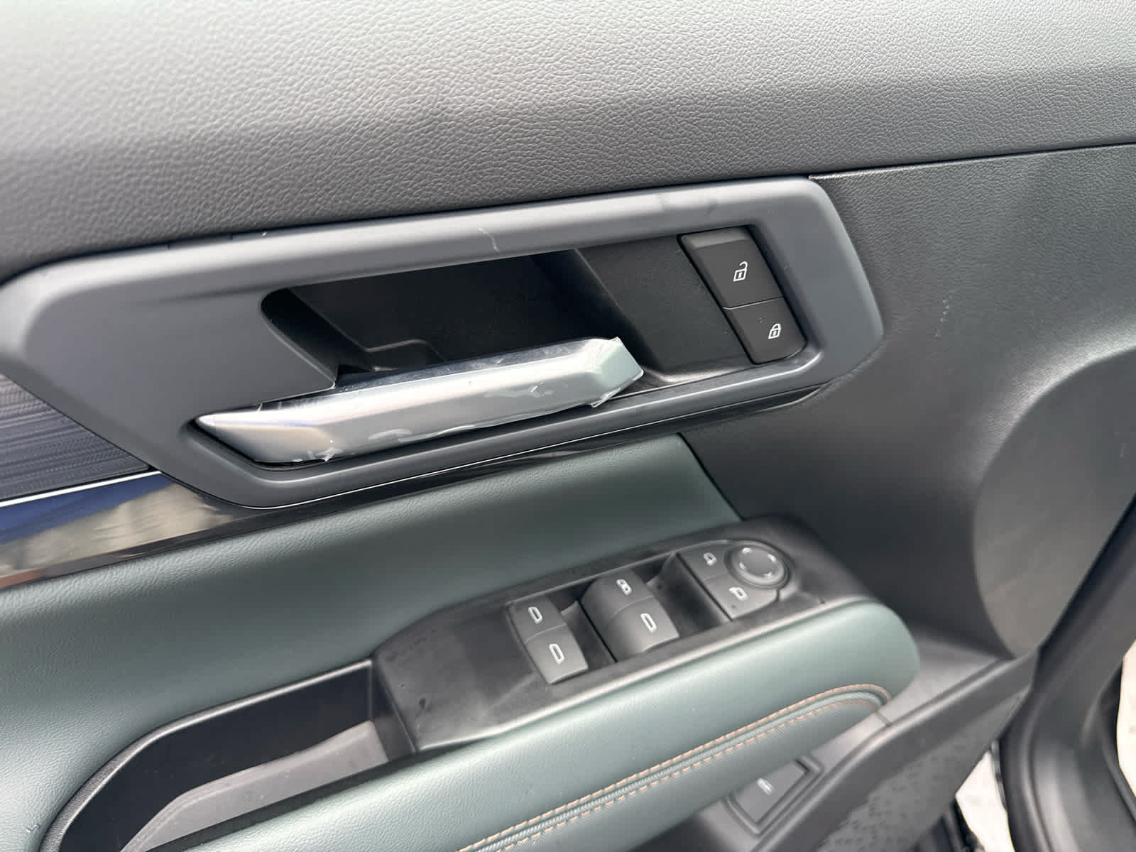 New 2027 GMC Terrain AT4 w/ Technology Package II AWD/4WD image 10