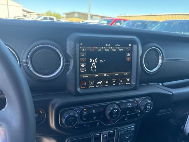 Used 2023 Jeep Wrangler Unlimited Sahara w/ Cold Weather Group AWD/4WD image 25