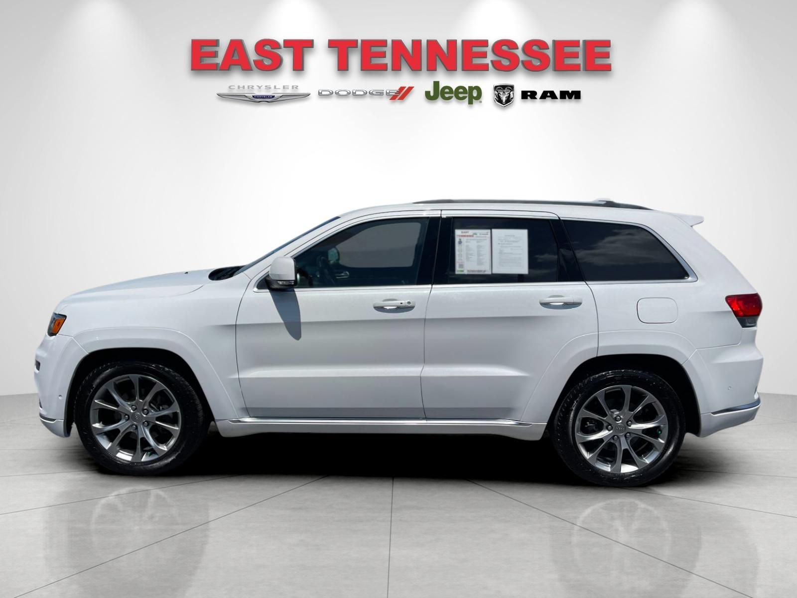 Used 2020 Jeep Grand Cherokee Summit AWD/4WD image 6