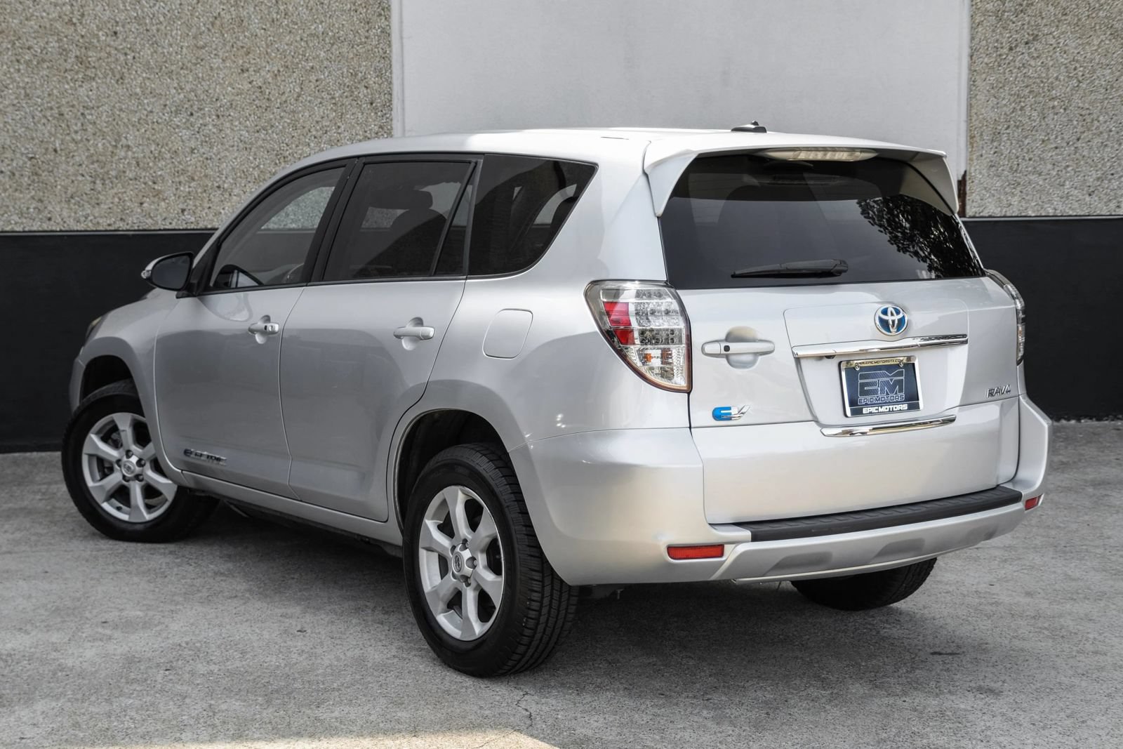 Used 2014 Toyota RAV4 EV FWD image 8