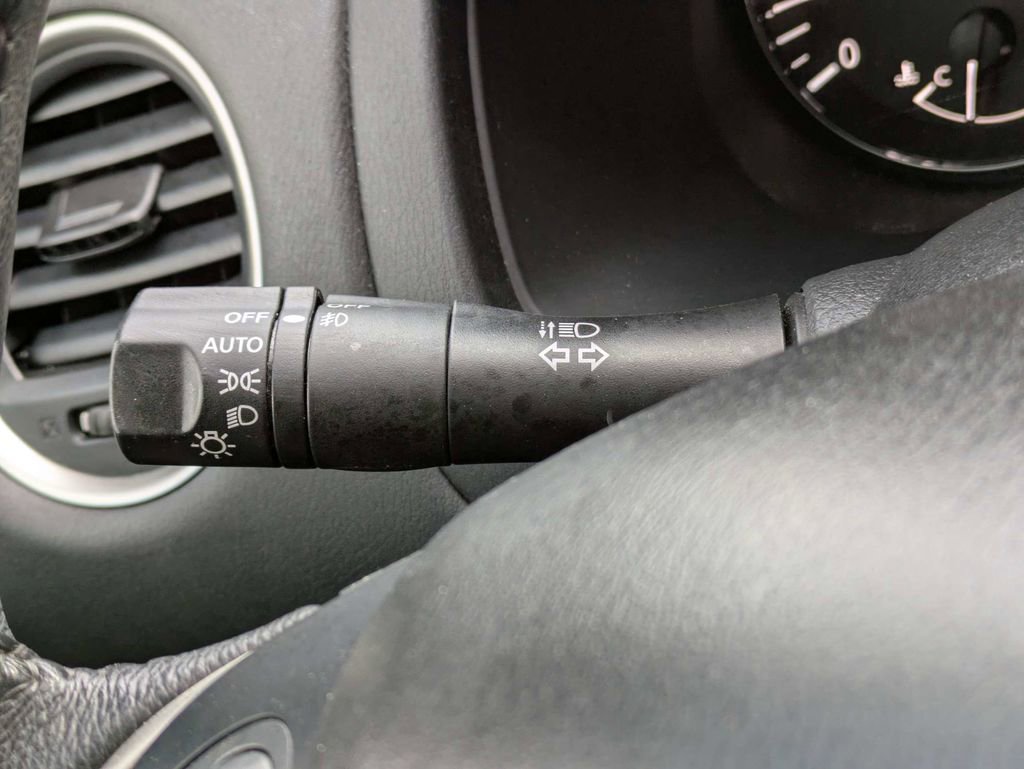 Used 2020 Nissan Pathfinder SV image 36