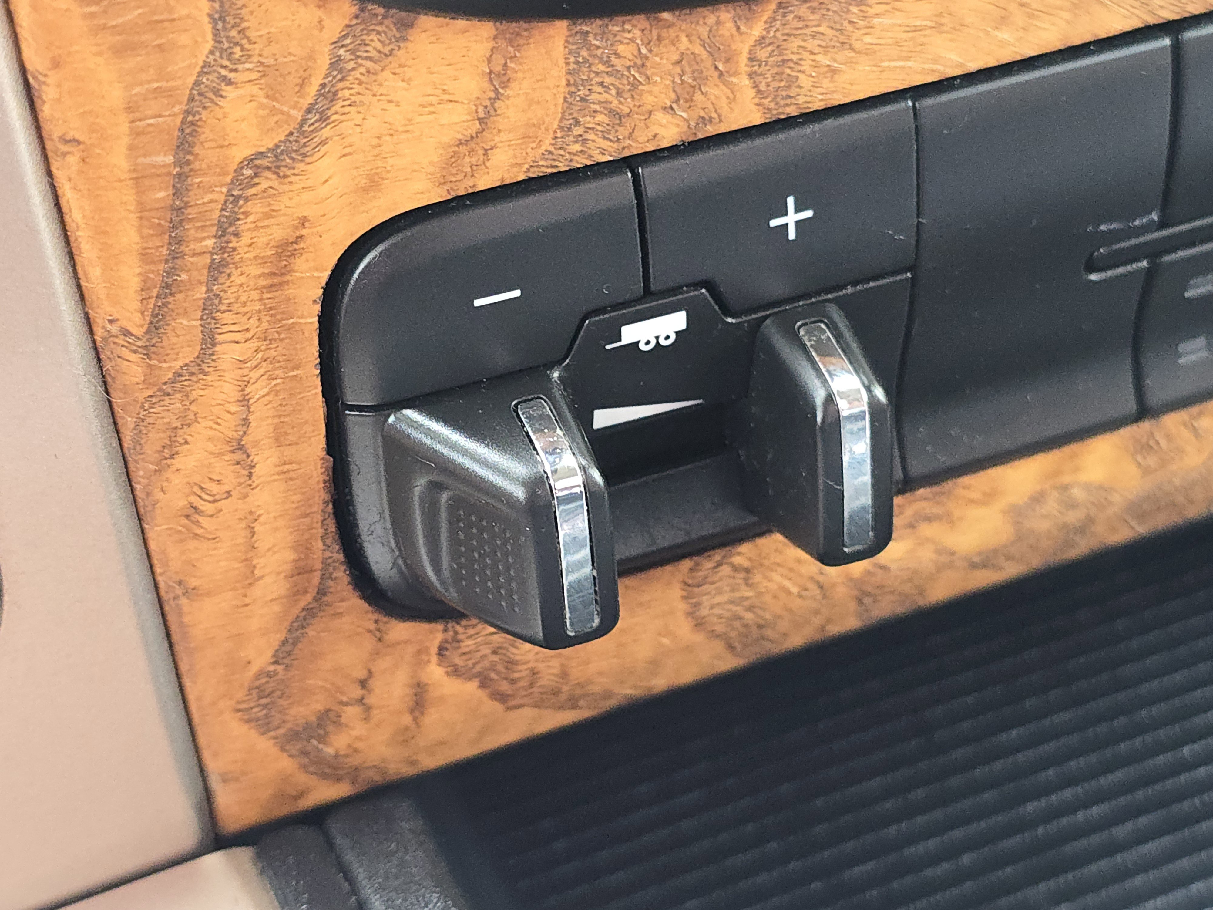 Used 2014 RAM 2500 Longhorn w/ Convenience Group AWD/4WD image 10