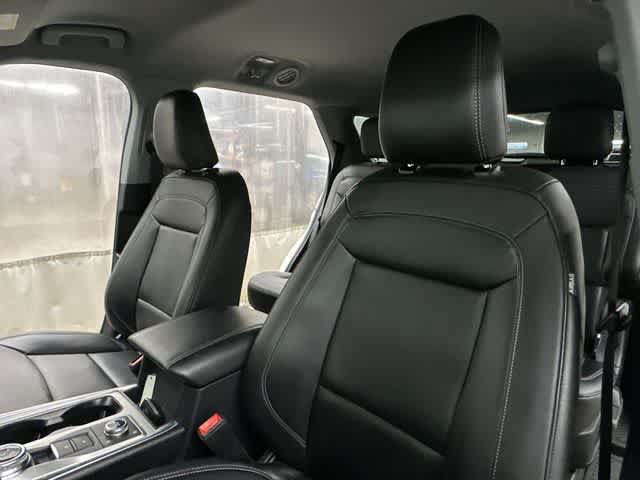 Used 2024 Ford Explorer XLT w/ Equipment Group 202A AWD/4WD image 14