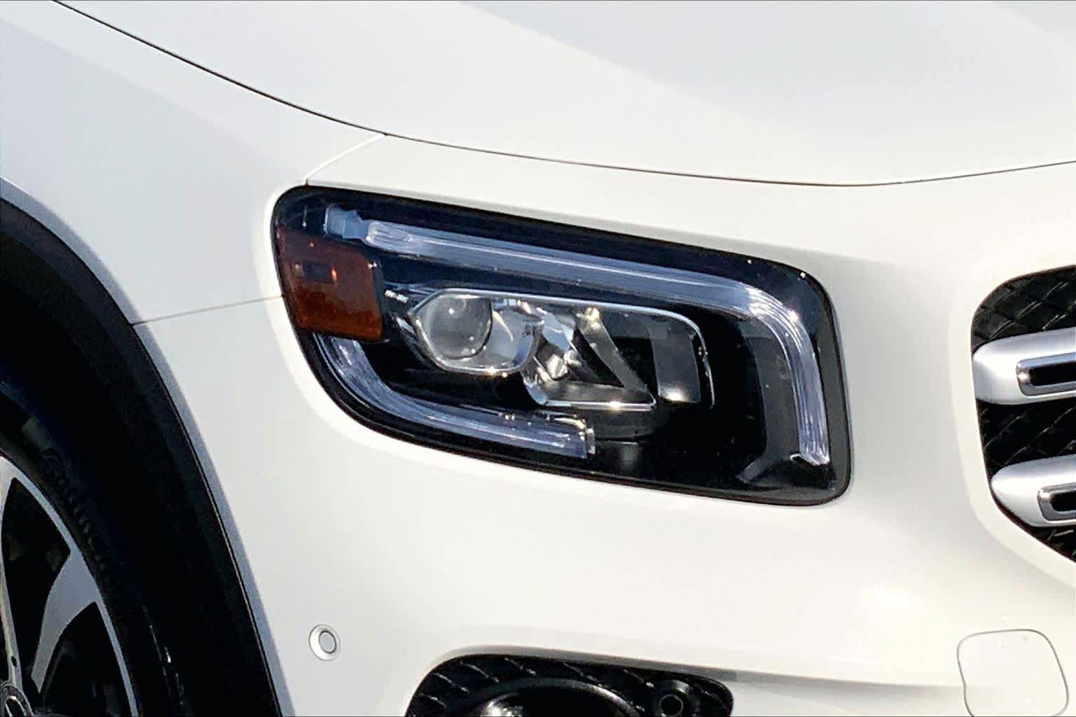 Used 2021 Mercedes-Benz GLB 250 w/ Premium Package image 25