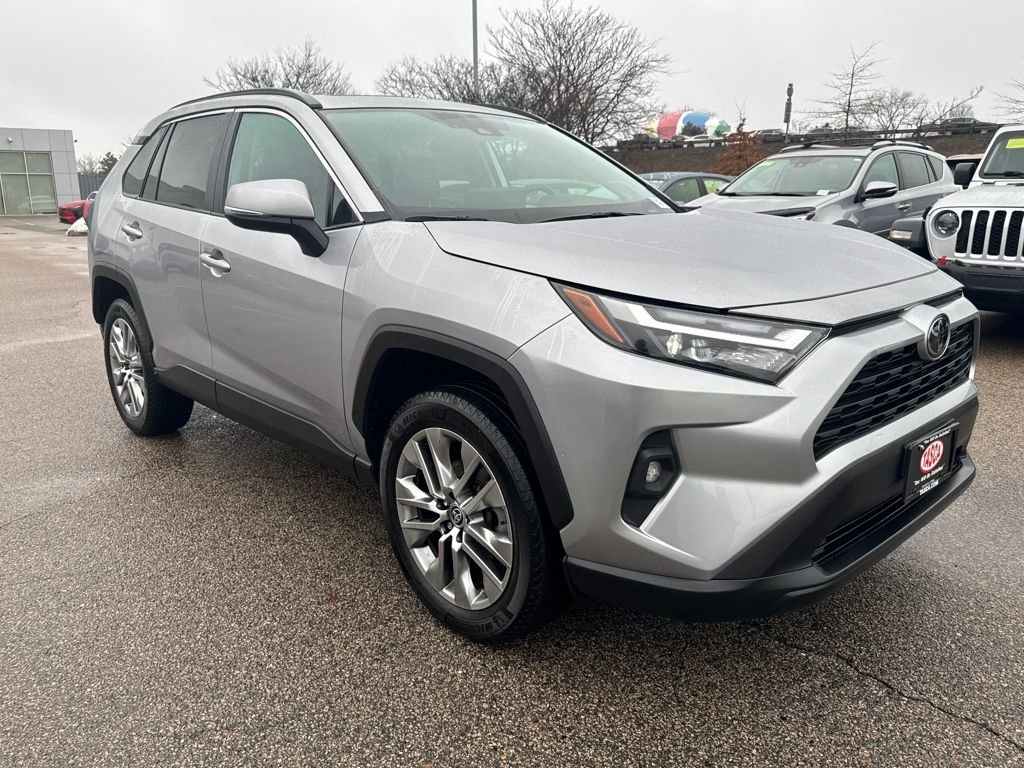Used 2023 Toyota RAV4 XLE Premium image 11