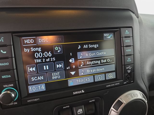 Used 2017 Jeep Wrangler Unlimited Sahara w/ Connectivity Group AWD/4WD image 18