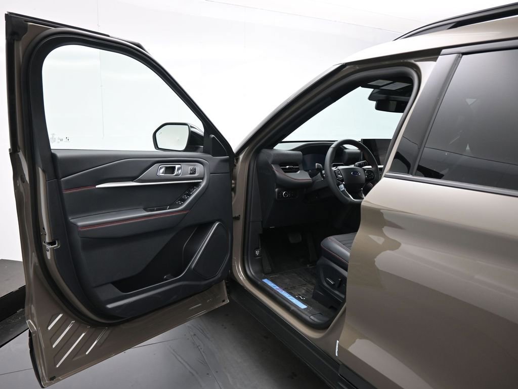 Used 2026 Ford Explorer ST-Line w/ ST-Line Street Pack RWD image 8