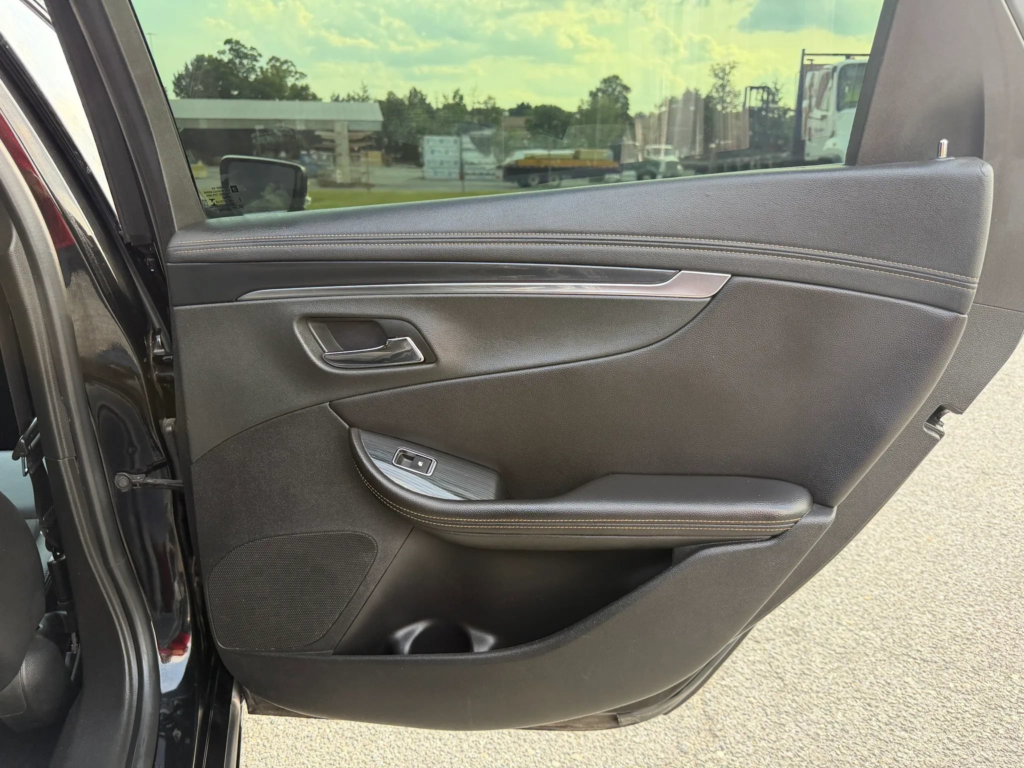 Used 2019 Chevrolet Impala LT FWD image 17