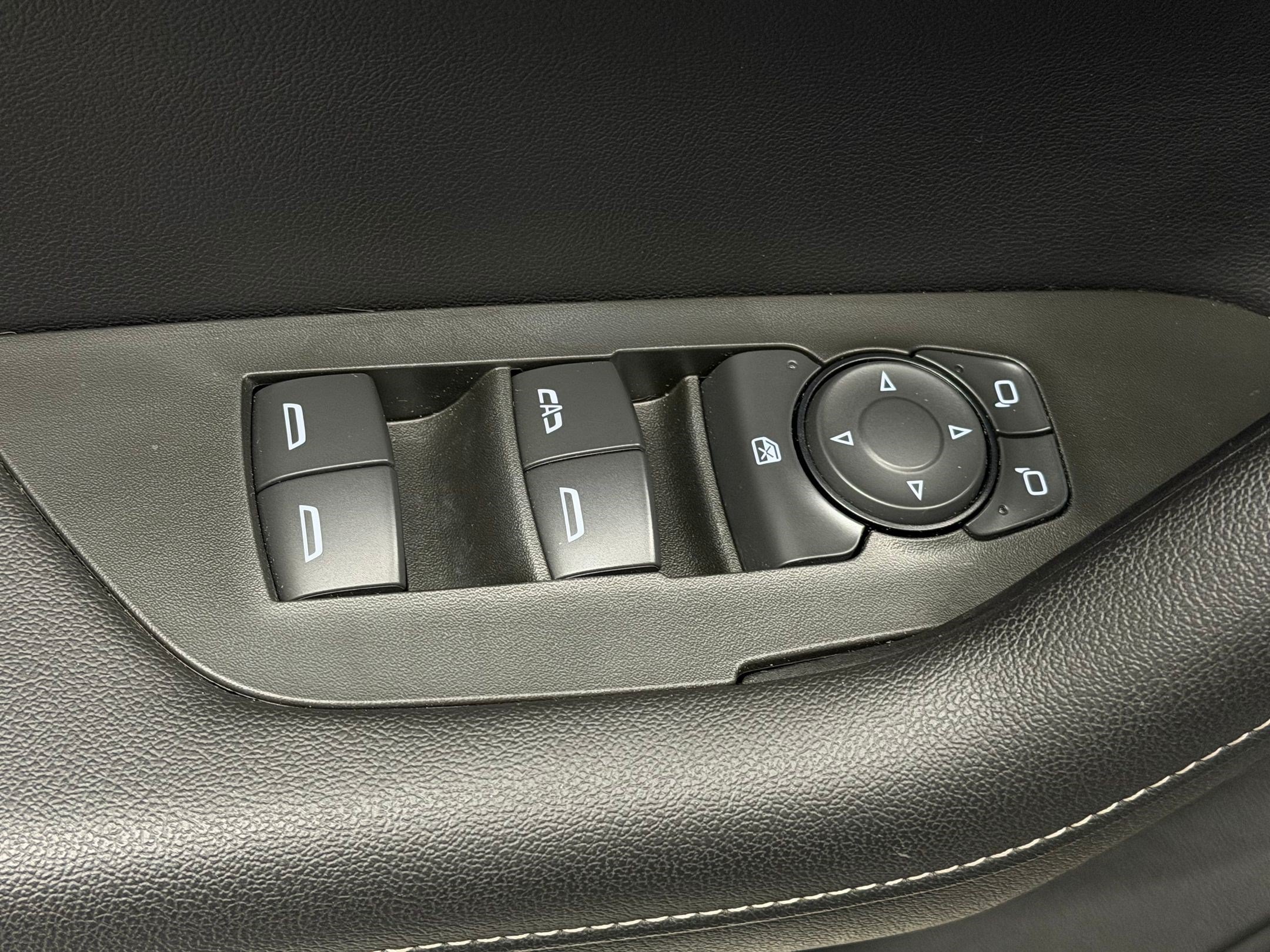 Used 2025 Chevrolet Blazer LT AWD/4WD image 29