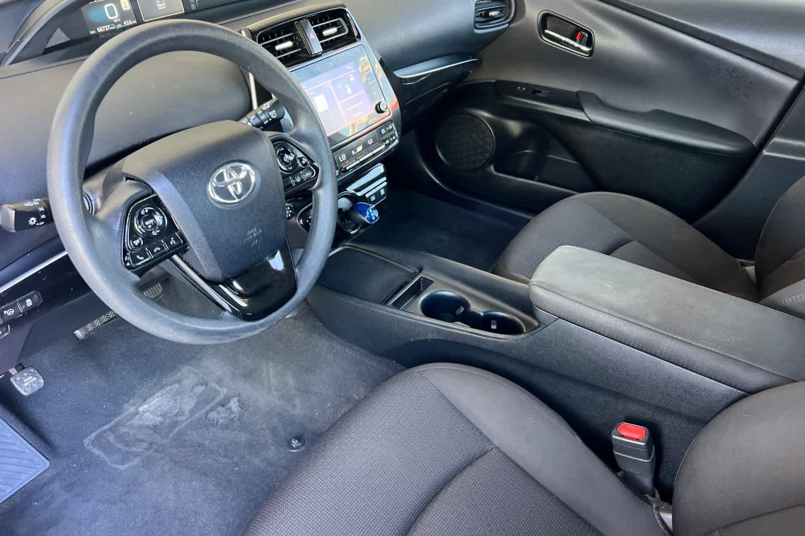 Used 2021 Toyota Prius LE FWD image 11