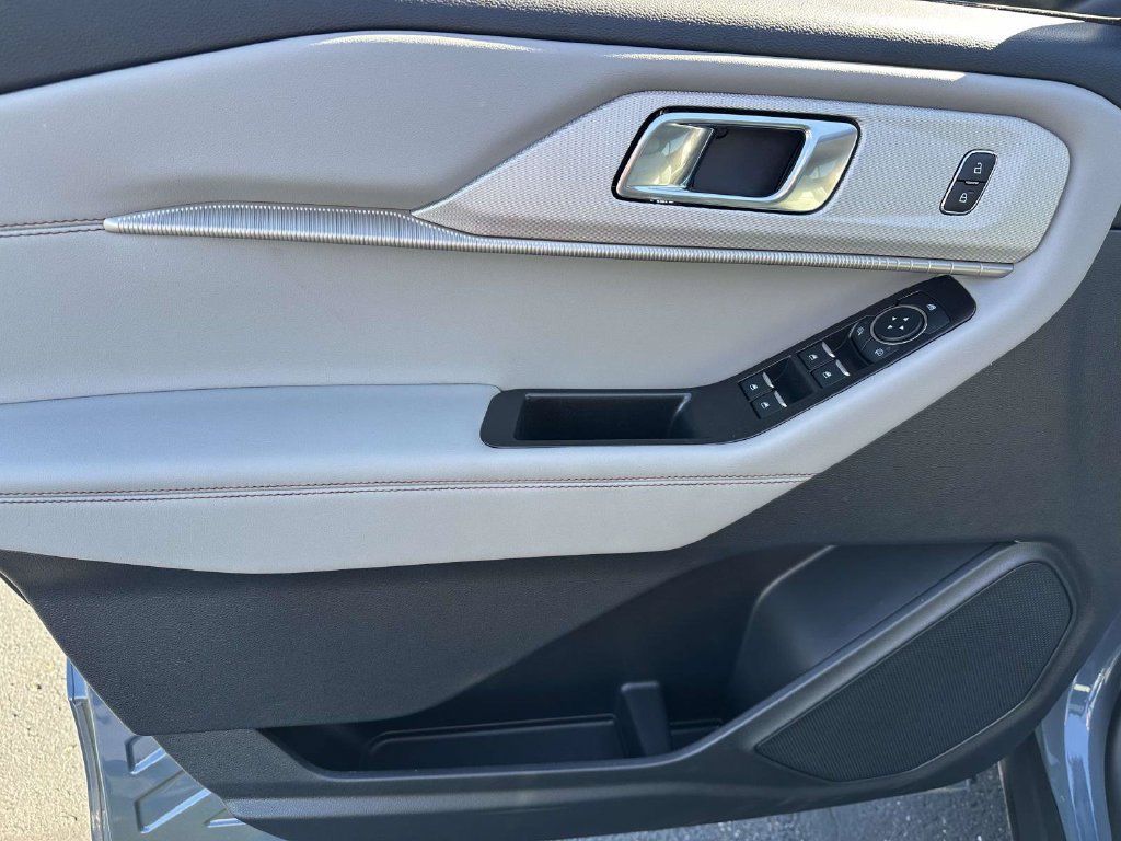 Certified 2026 Ford Explorer Active w/ Active Comfort Package AWD/4WD image 9