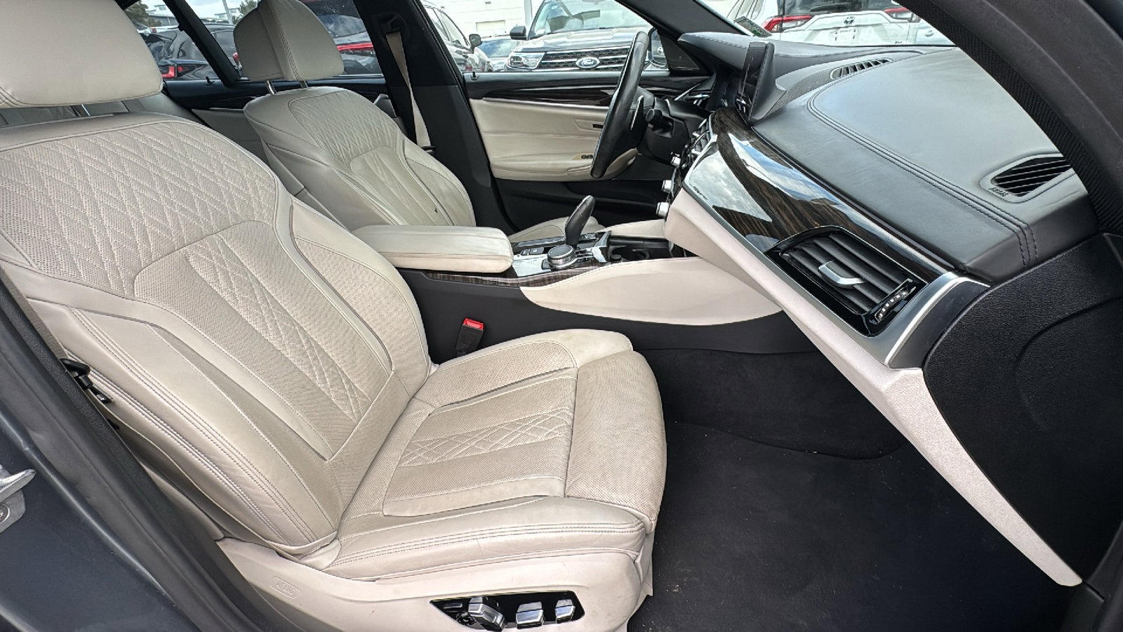 Used 2019 BMW 540i w/ M Sport Package image 32