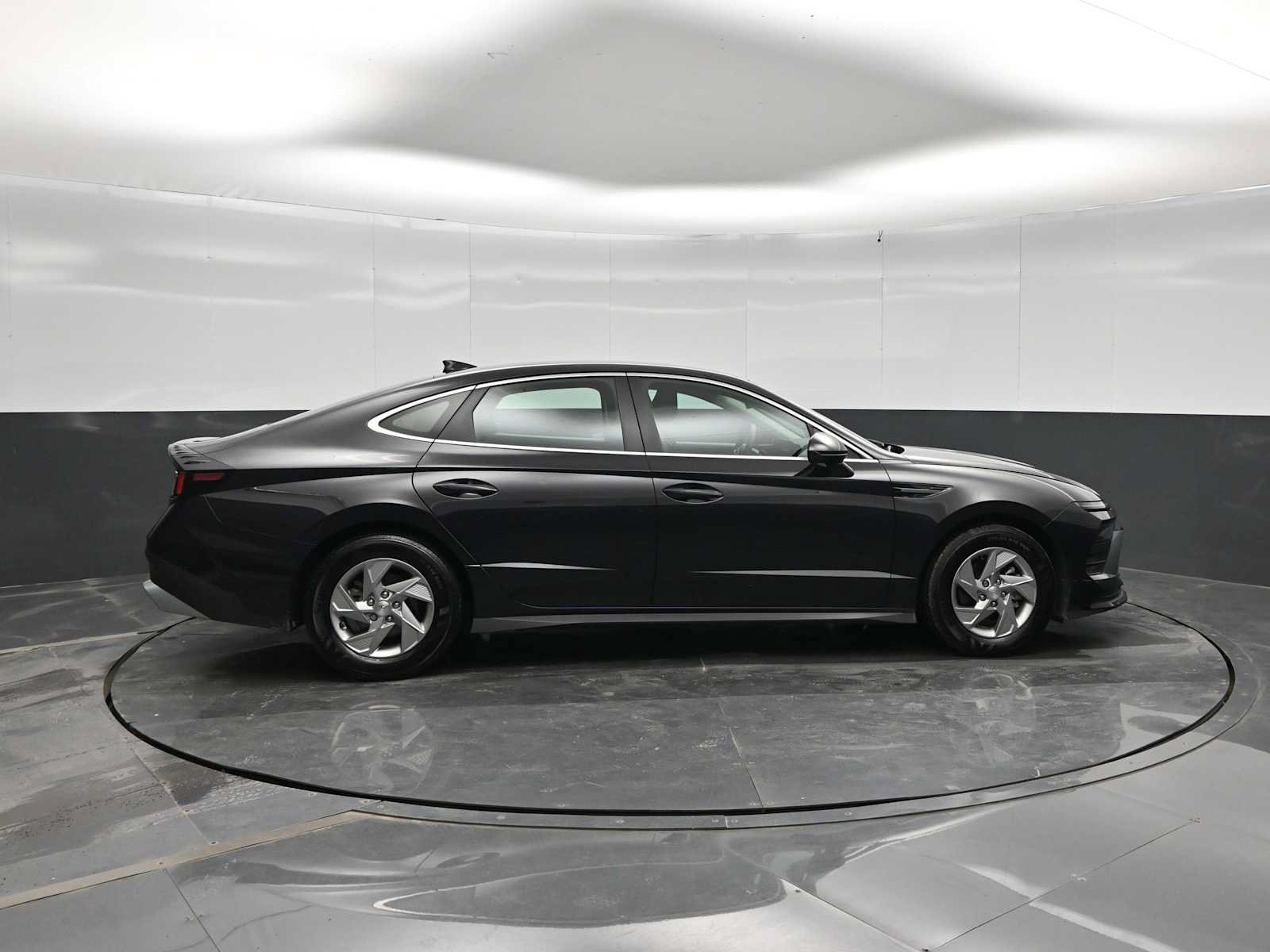 Used 2025 Hyundai Sonata SE FWD image 9