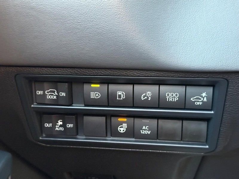 Used 2026 Toyota Sequoia Capstone AWD/4WD image 31
