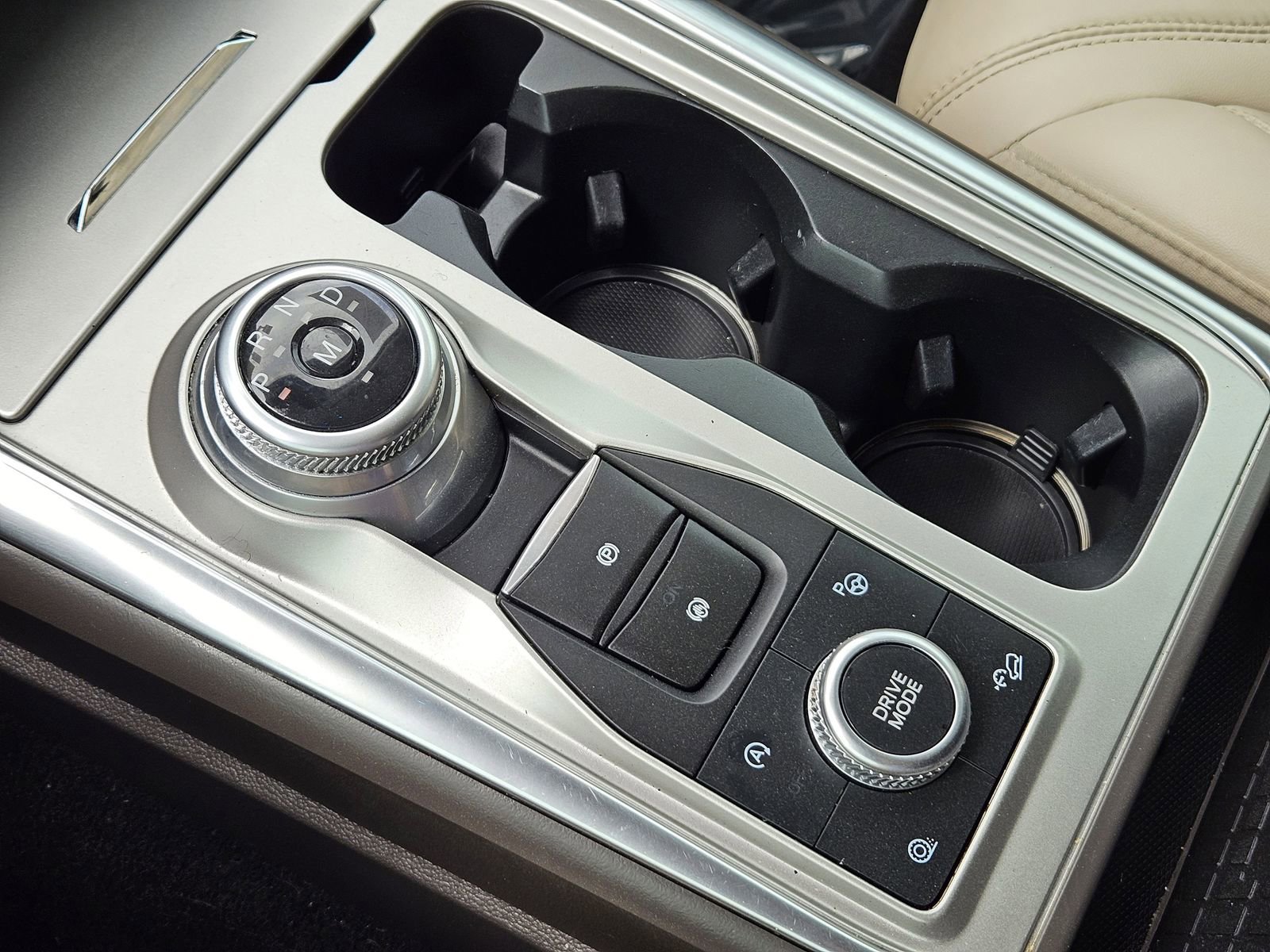 Used 2020 Ford Explorer Platinum w/ Premium Technology Package image 23