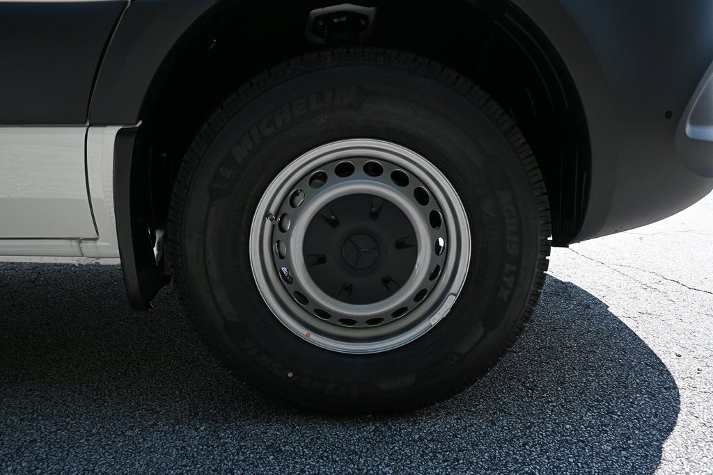 Used 2025 Mercedes-Benz Sprinter 2500 image 34