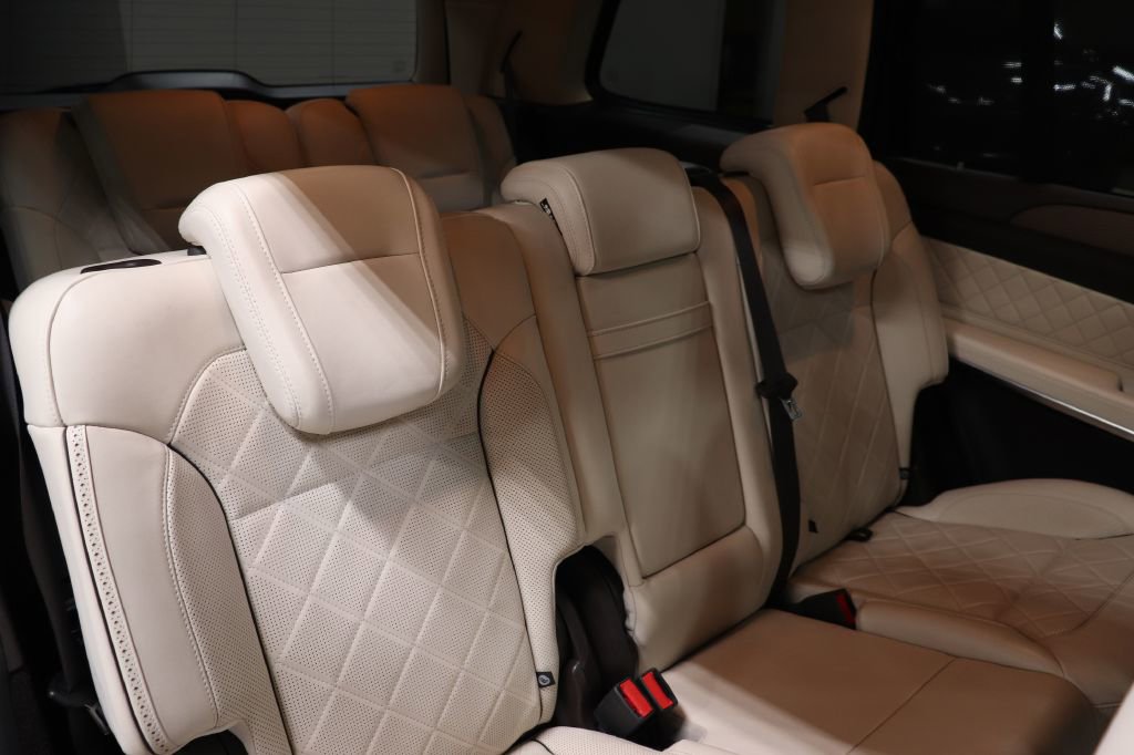 Used 2019 Mercedes-Benz GLS 550 4MATIC w/ Grand Edition Package image 21