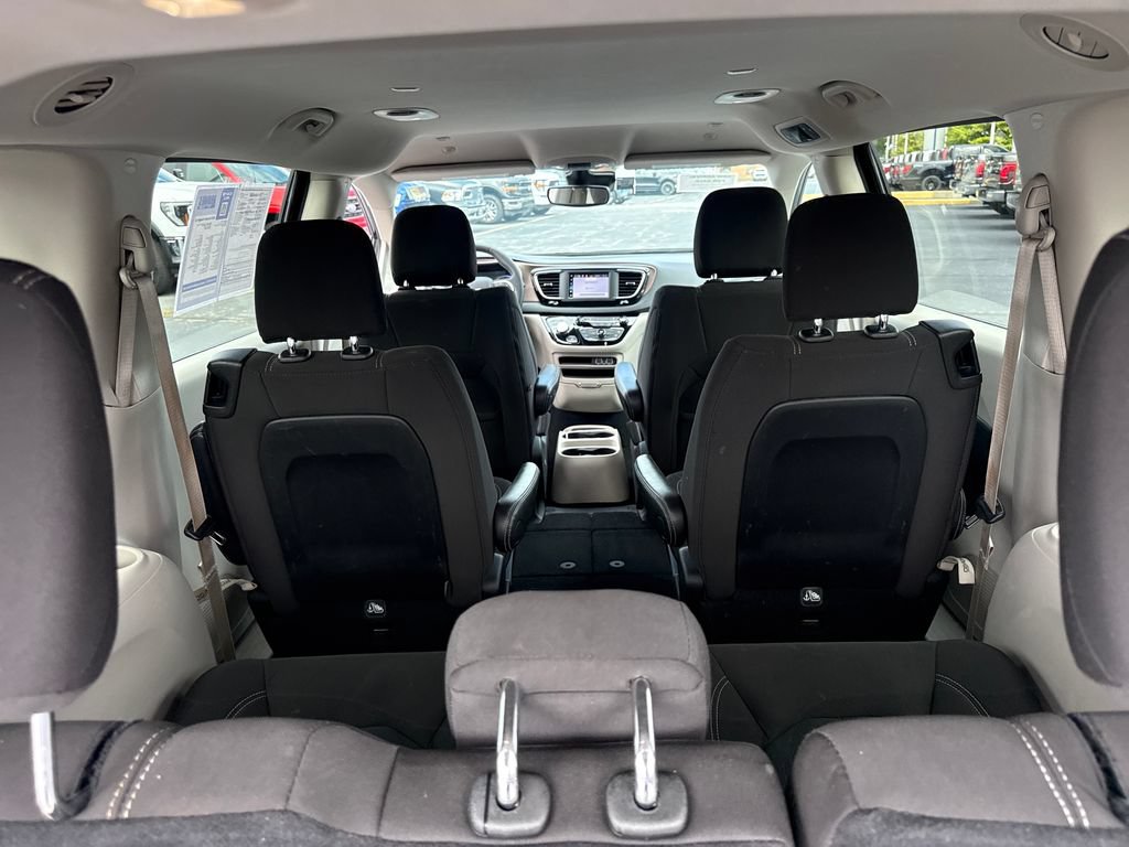 Used 2023 Chrysler Voyager LX FWD image 14
