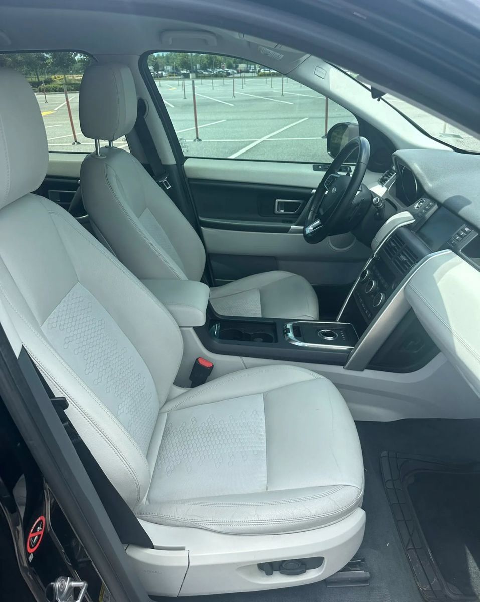 Used 2018 Land Rover Discovery Sport SE AWD/4WD image 13