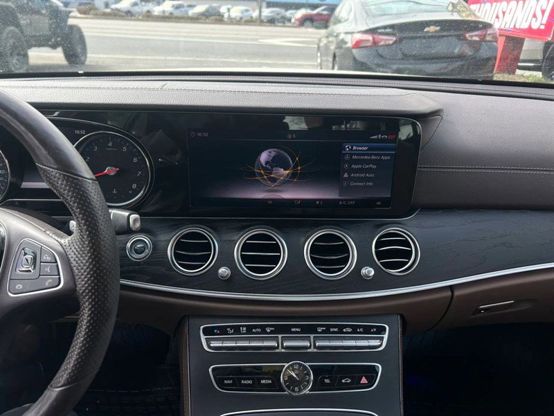 Used 2018 Mercedes-Benz E 300 4MATIC image 11