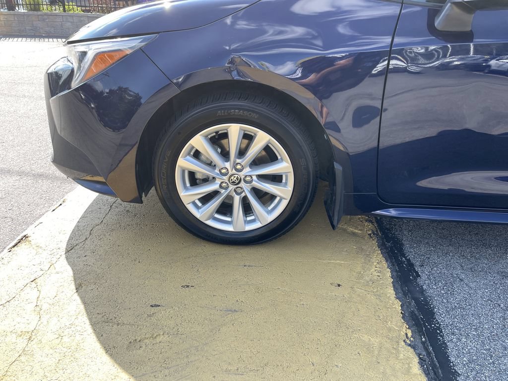 Used 2023 Toyota Corolla XLE FWD image 9