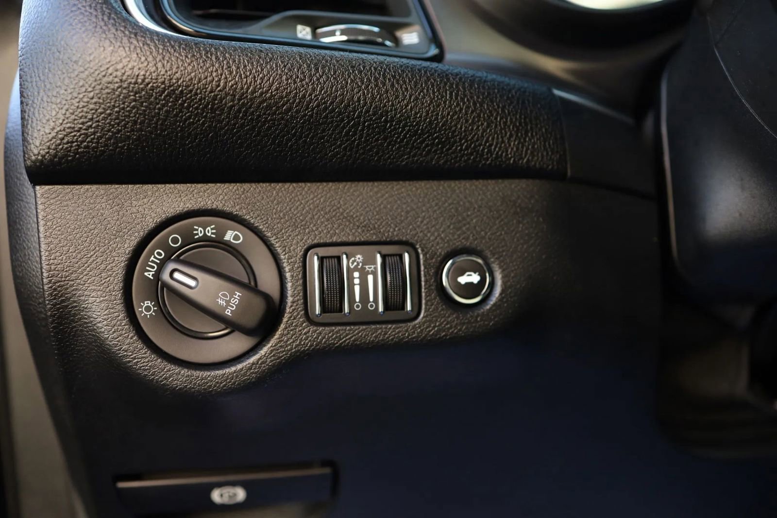 Used 2016 Dodge Challenger R/T w/ Blacktop Package image 15