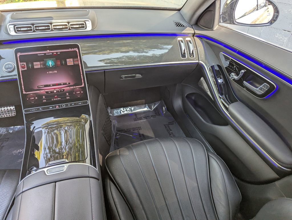 Used 2022 Mercedes-Benz S 580 4MATIC Sedan w/ AMG Line Package image 11