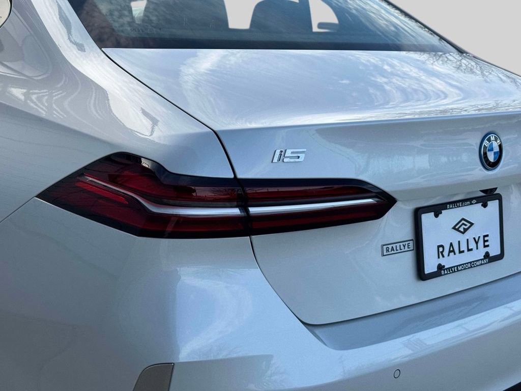 Certified 2024 BMW i5 eDrive40i w/ Convenience Package image 10