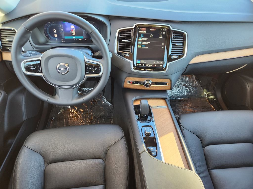 New 2025 Volvo XC90 B5 Plus w/ Protection Package Premier image 2