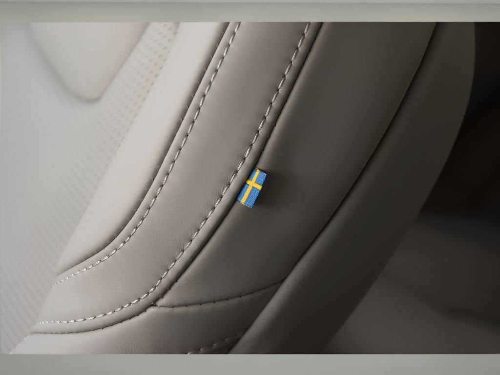 New 2026 Volvo XC60 B5 Ultra w/ Protection Package Premier image 40