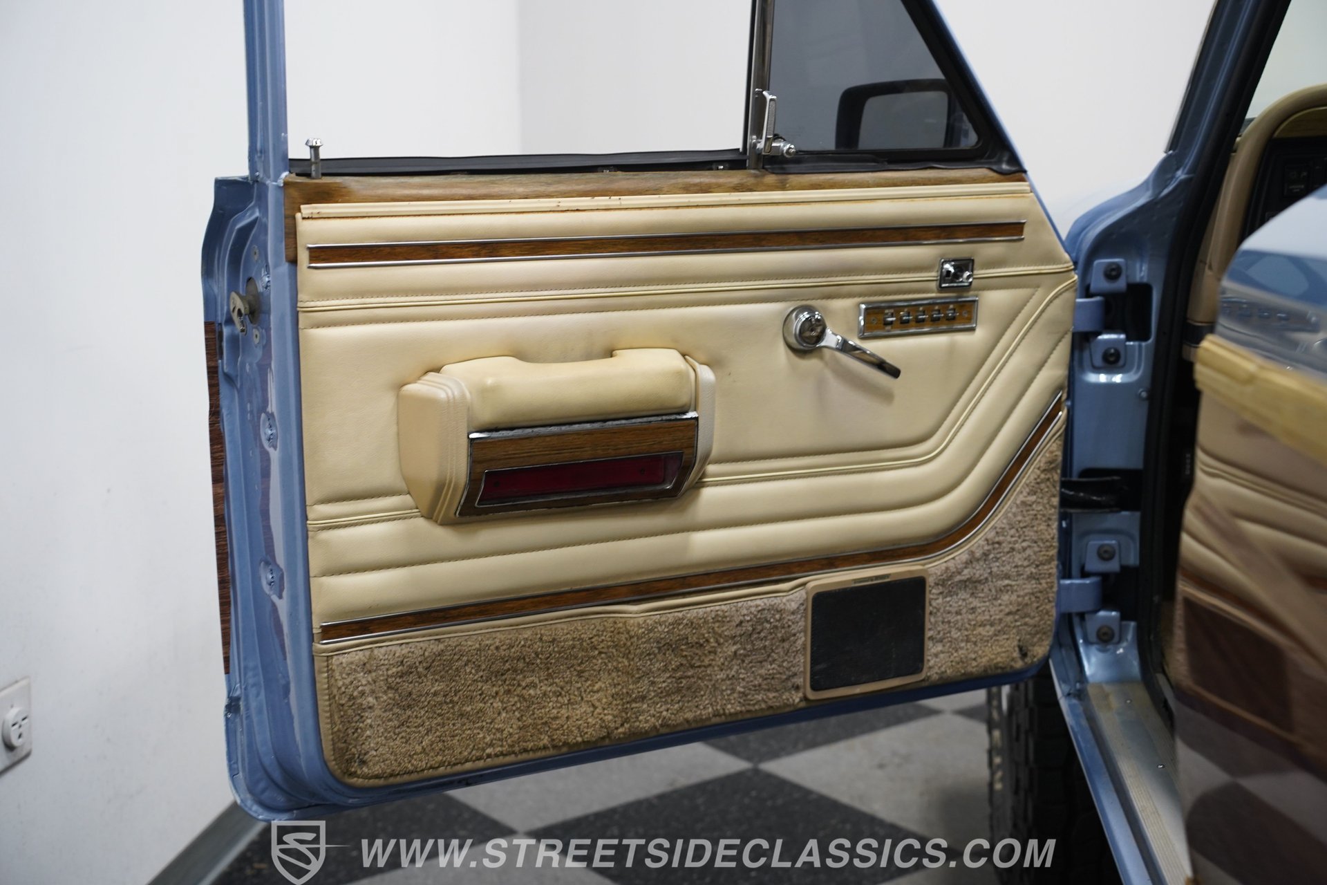 Used 1989 Jeep Grand Wagoneer AWD/4WD image 35