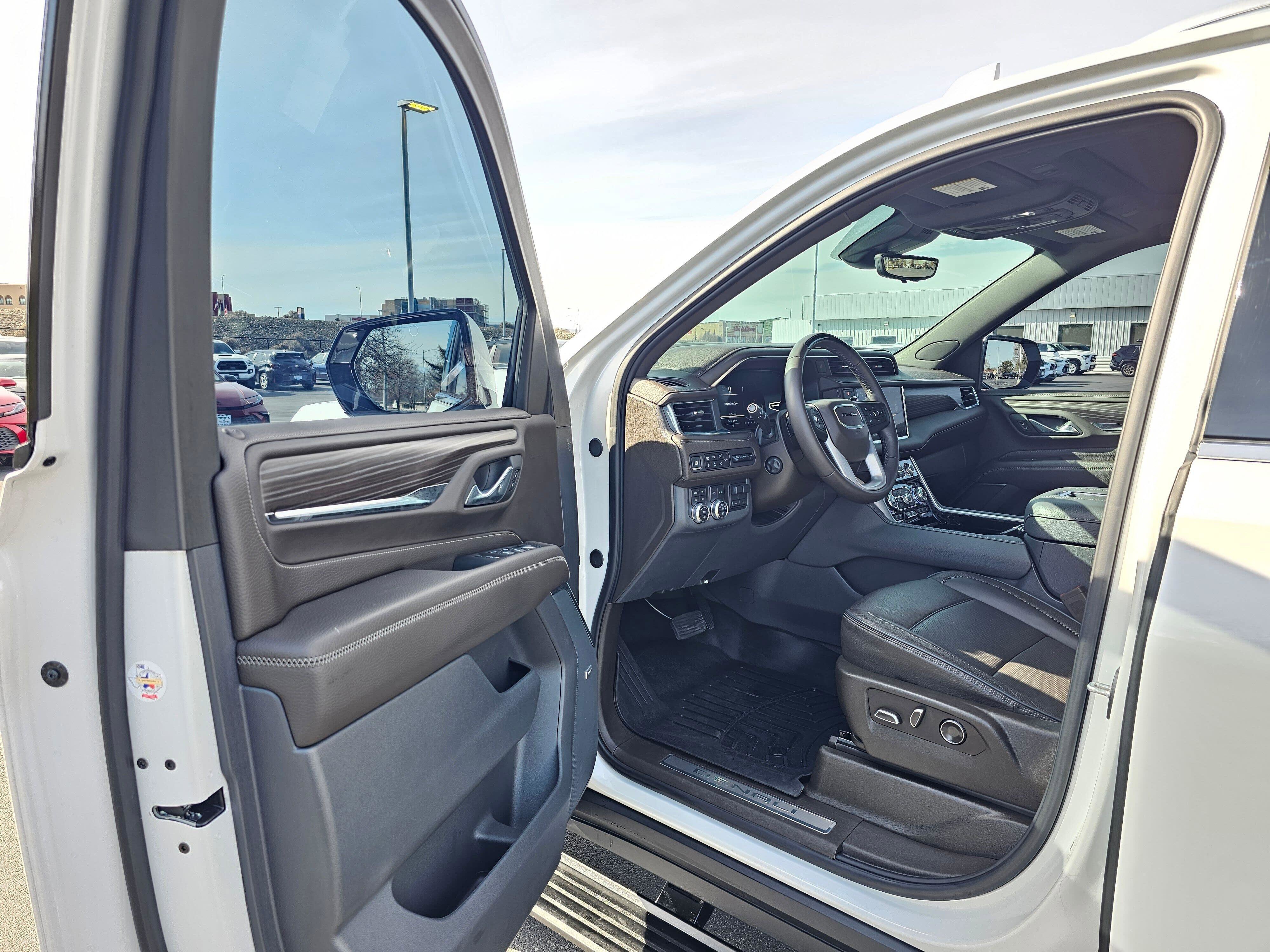 Used 2024 GMC Yukon Denali w/ Denali Reserve Package AWD/4WD image 18
