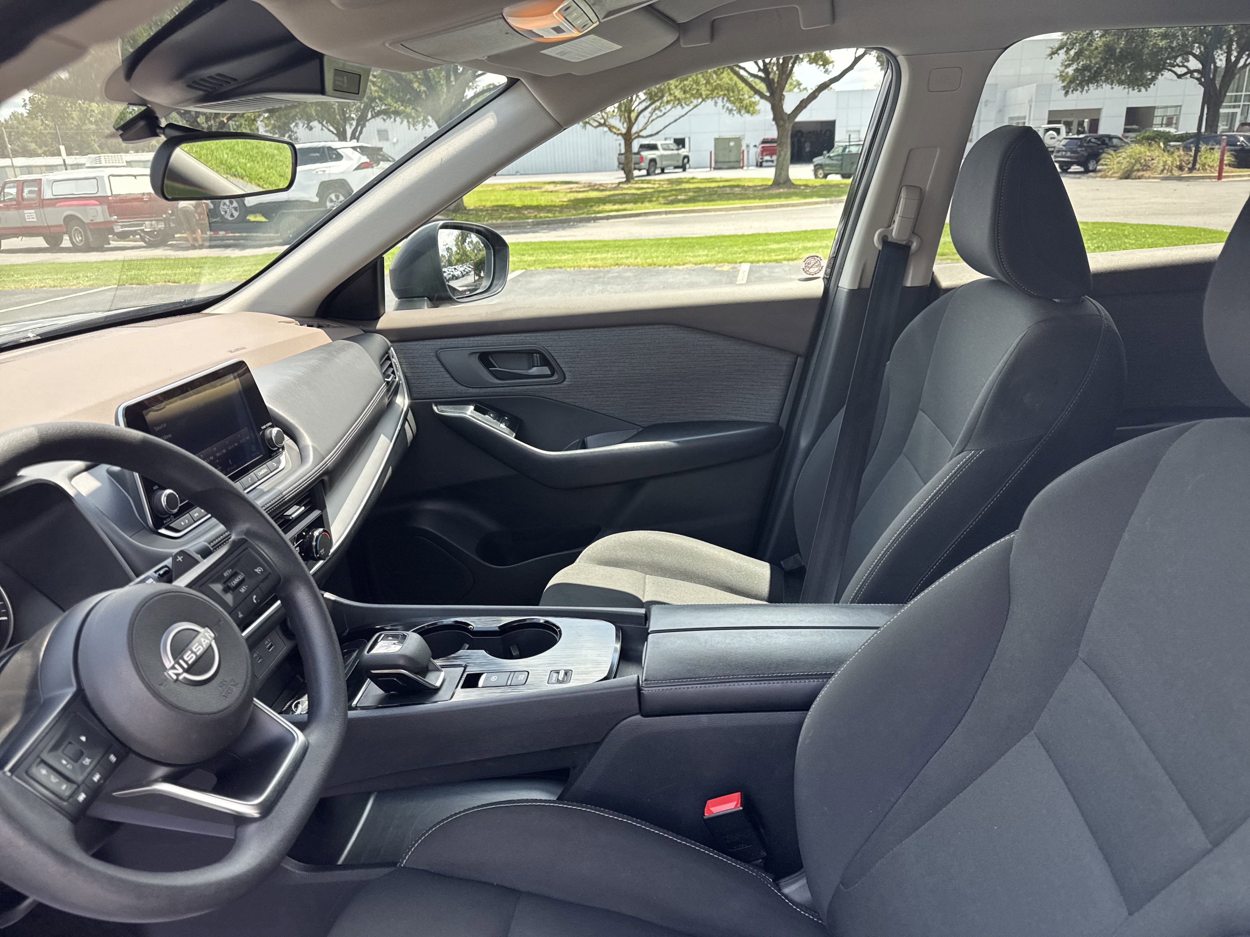 Used 2023 Nissan Rogue S image 13