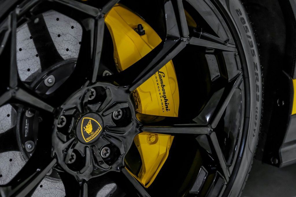 Used 2024 Lamborghini Urus Performante AWD/4WD image 71