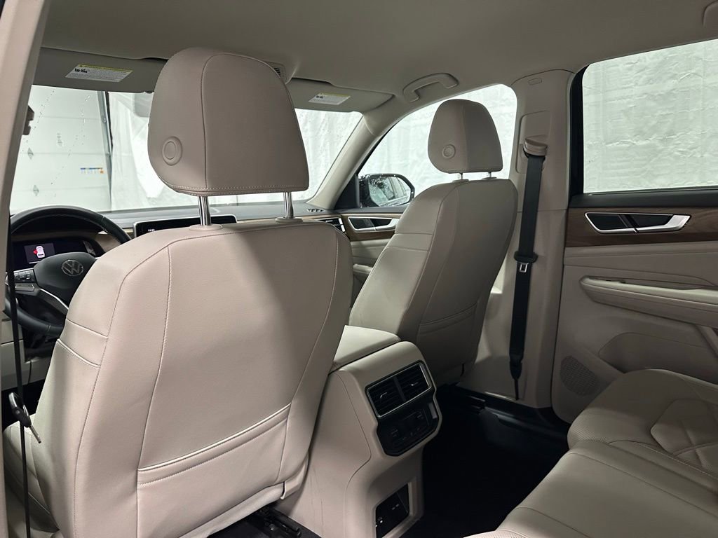 Used 2025 Volkswagen Atlas SE AWD/4WD image 46