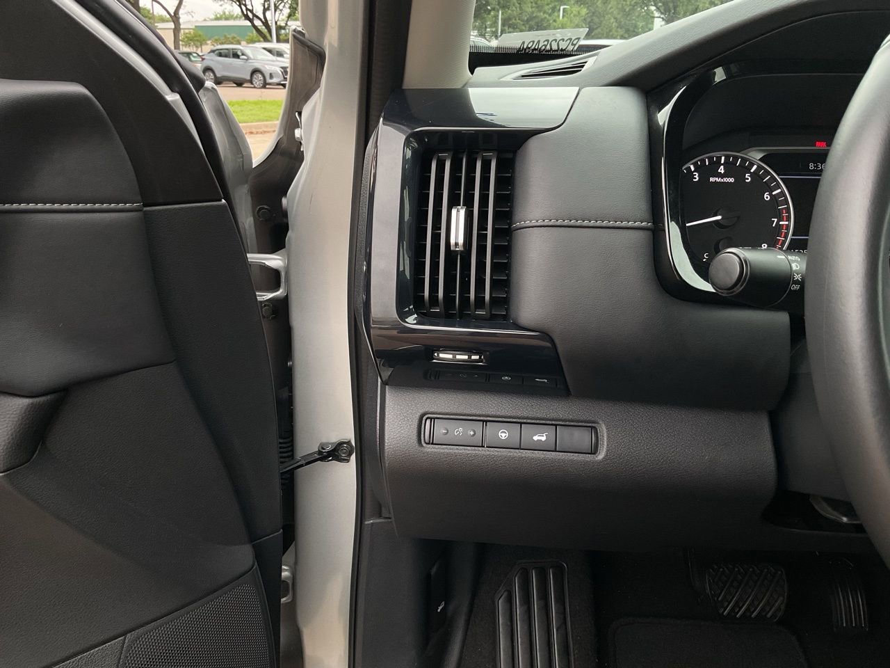 Used 2025 Nissan Pathfinder SV FWD image 25