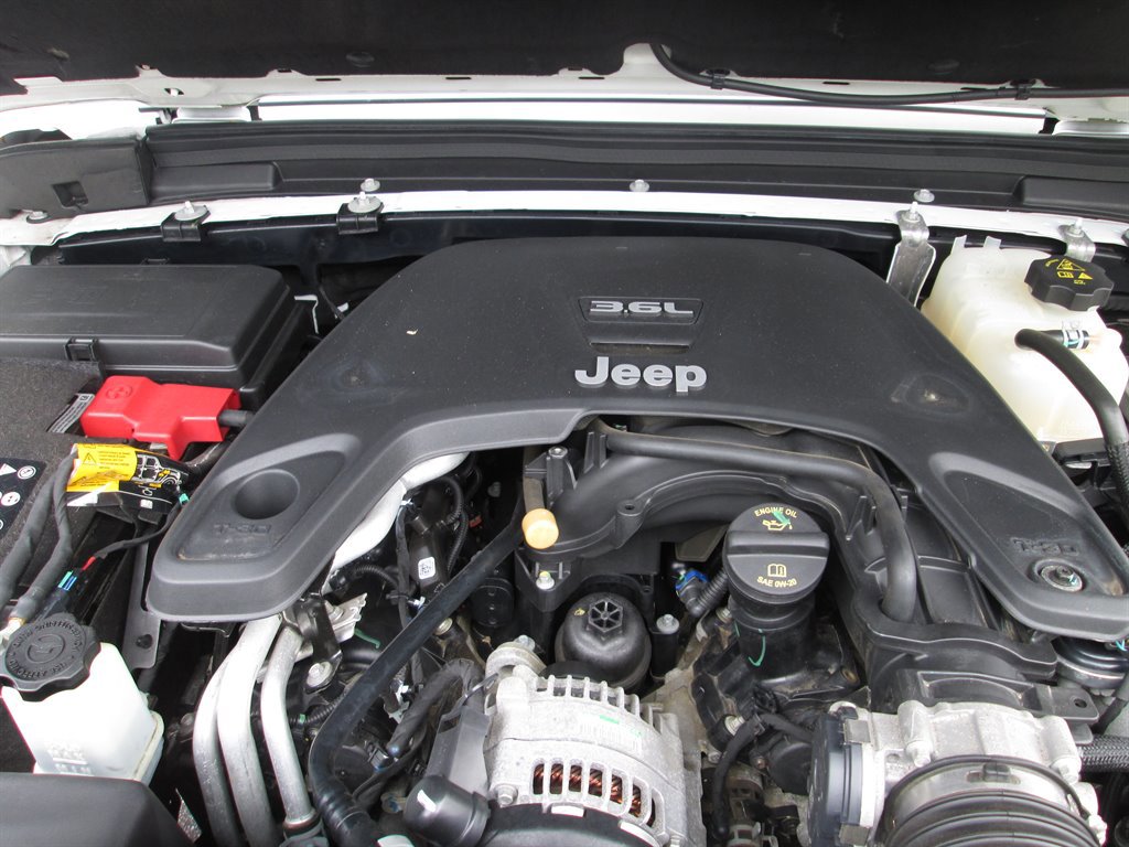 Used 2021 Jeep Gladiator Sport image 21