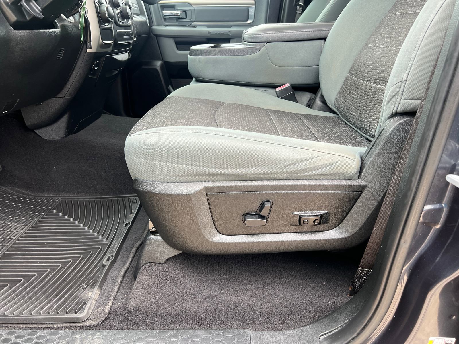 Used 2018 RAM 1500 Big Horn RWD image 18