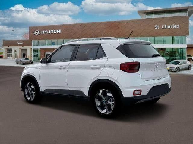 Used 2026 Hyundai Venue SEL FWD image 4