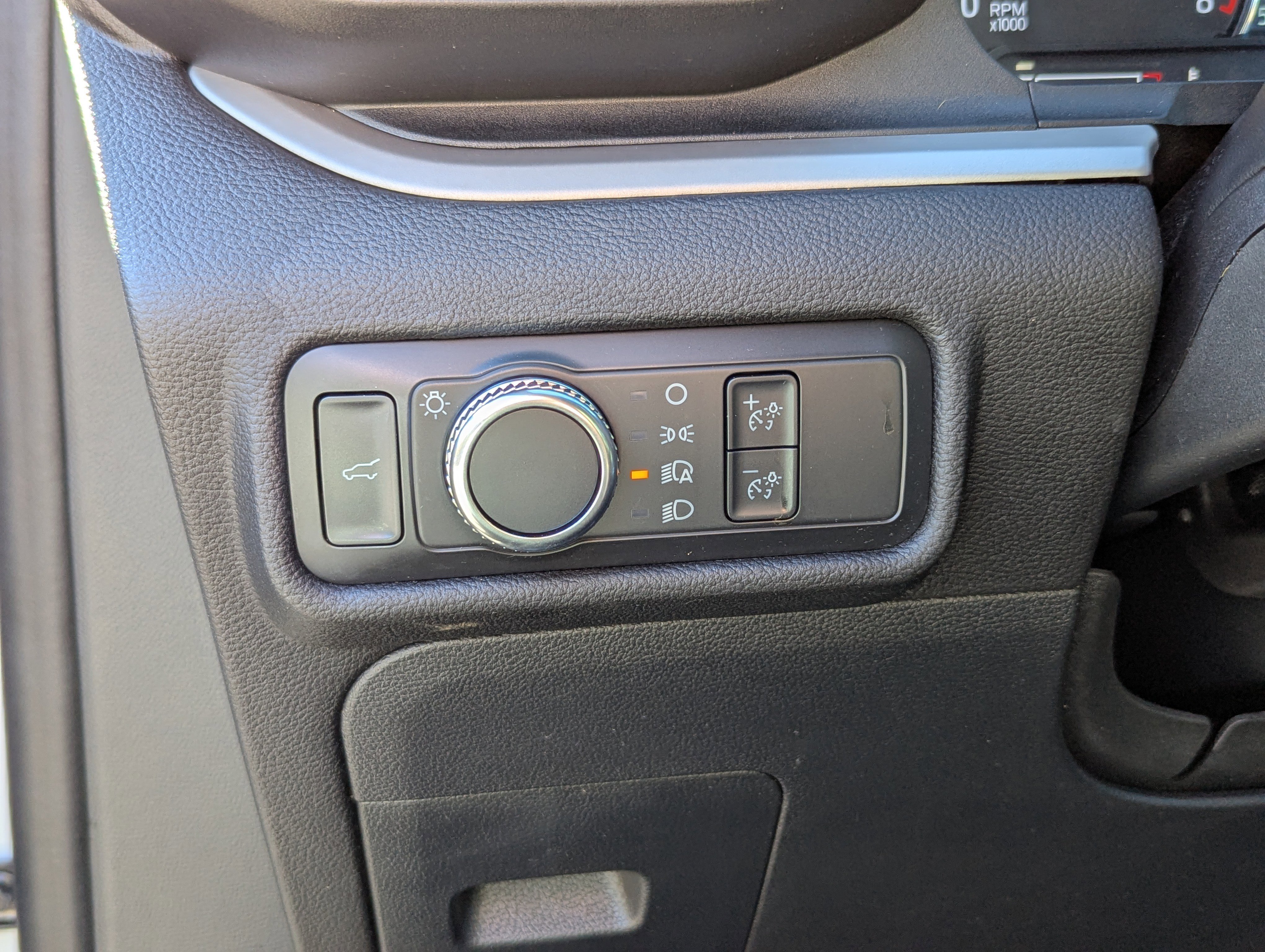 Used 2022 Ford Explorer XLT image 19