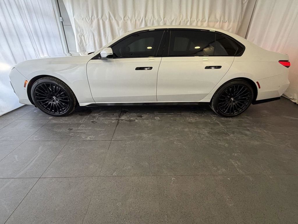 Used 2025 BMW 740i xDrive image 2