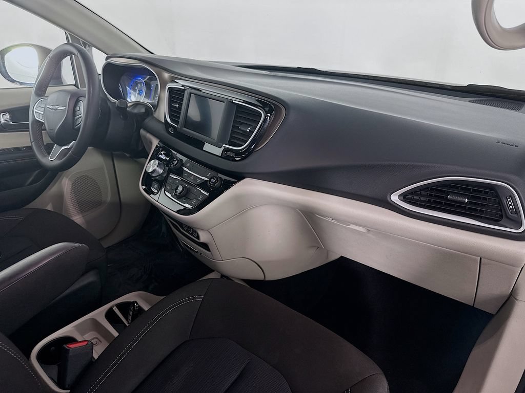 Certified 2023 Chrysler Voyager LX FWD image 39