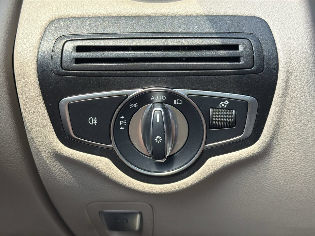 Used 2021 Mercedes-Benz GLC 300 image 27
