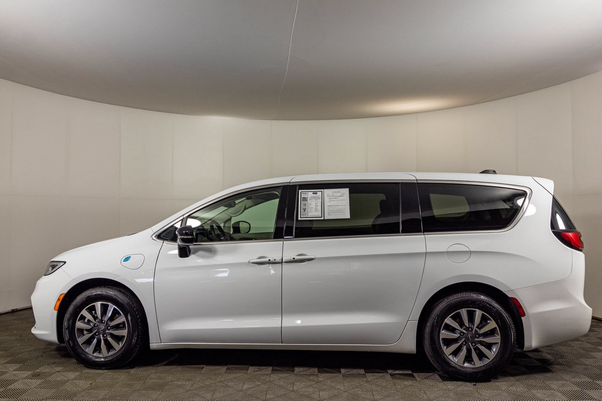 Used 2024 Chrysler Pacifica Limited FWD image 20