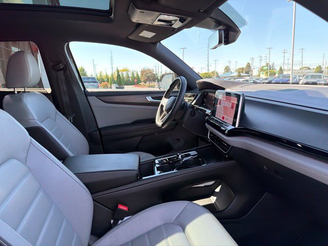 Used 2025 Volkswagen Atlas Cross Sport SEL AWD/4WD image 35