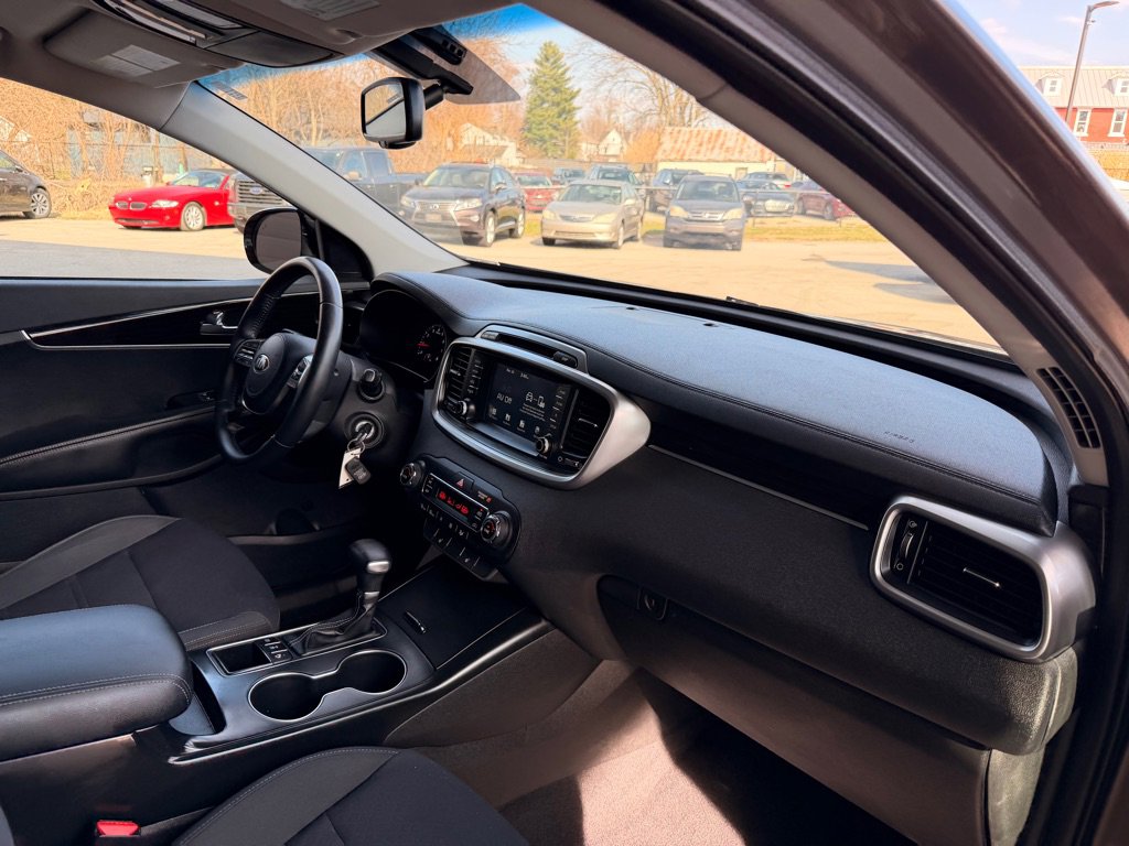 Used 2019 Kia Sorento L w/ LX Convenience Package image 19