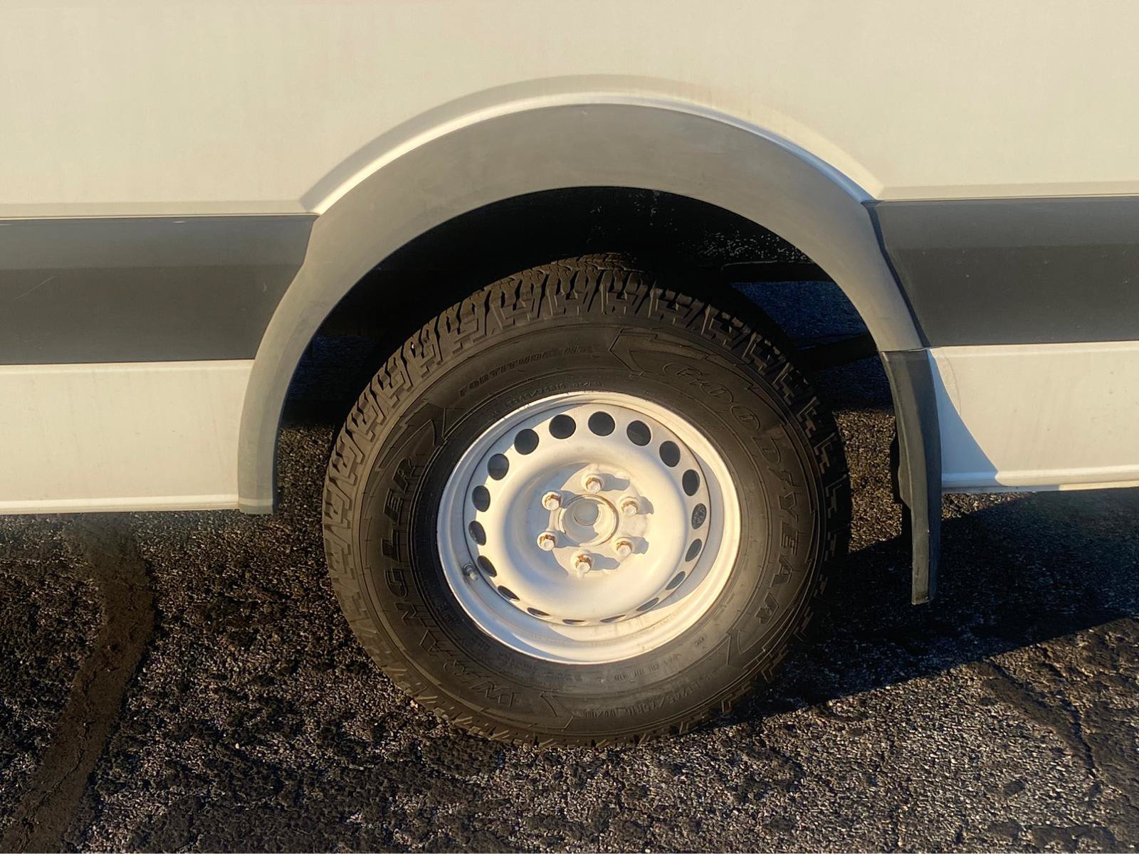 Used 2015 Freightliner Sprinter 2500 RWD image 31